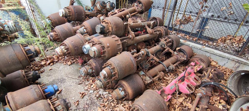 Обява продавам оси 17.5 bpw saf ror smb за JUMBO ремарке Автоморга сервиз камиони Еленино